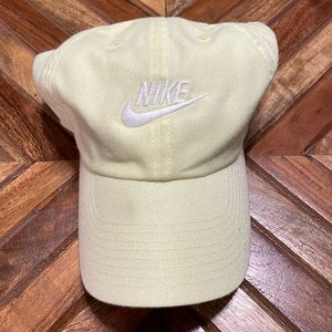 Light yellow Nike Women’s Sportswear Heritage86 Hat
